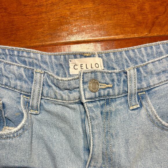 👖Cello Jean Shorts Size Large Vintage Wash Classic Denim Mom Shorts 5 Pockets - Picture 4 of 6